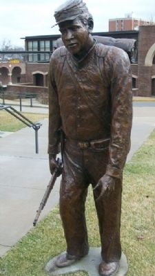 Soldiers' Memorial Plaza Statue image. Click for full size.