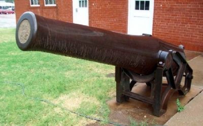 Kingman Memorial Armory Cannon image. Click for full size.