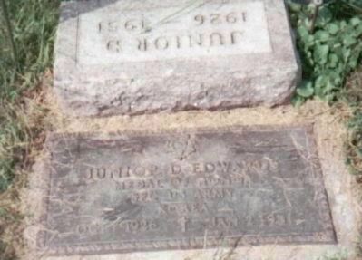 Junior Edwards gravesite image. Click for full size.