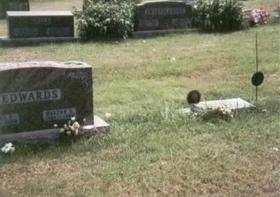 Junior Edwards family monument in Odd Fellows Cemetery image. Click for full size.