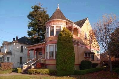 Judge Julius Lee House and Markers image. Click for full size.