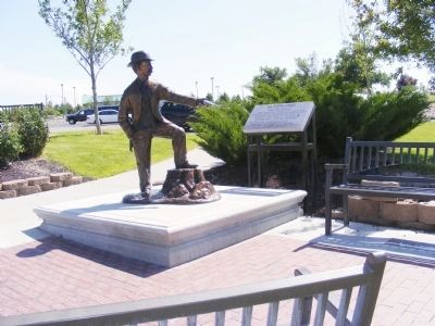 Ira Burton Perrine Sculpture and Marker image. Click for full size.