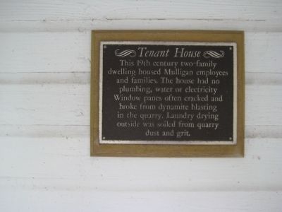 Tenant House Marker image. Click for full size.