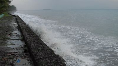 The Red Beach seawall - behind the Leyte Landing/<i>Paglunsad sa Leyte</i> markers. Click for full size. The Red Beach seawall - behind the Leyte Landing/<i>Paglunsad sa Leyte</i> markers image. Click for full size.