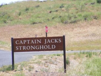 Sign at Captain Jack's Stronghold image. Click for full size.