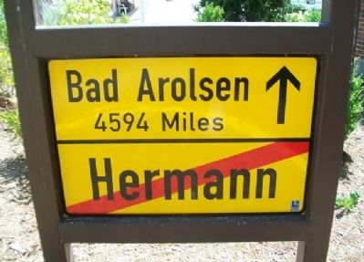 Hermann - Bad Arolsen Sister Cities Sign (back) image. Click for full size.