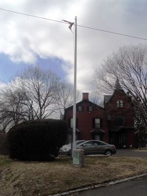 Drake House Flag Pole and Marker image. Click for full size.
