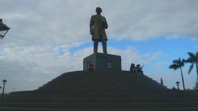 Jos Rizal Monument, Calamba, Laguna image. Click for full size.