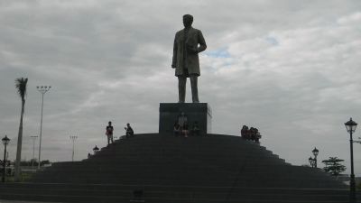 Jos Rizal Monument, Calamba, Laguna image. Click for full size.