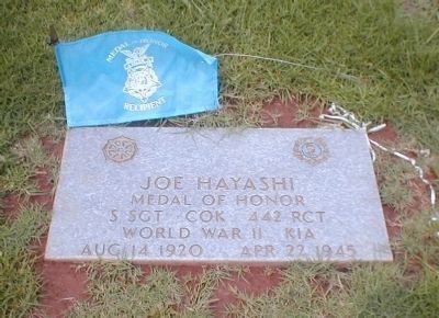 Medal of Honor Recipient Joe H. Hayashi Grave Site image. Click for full size.