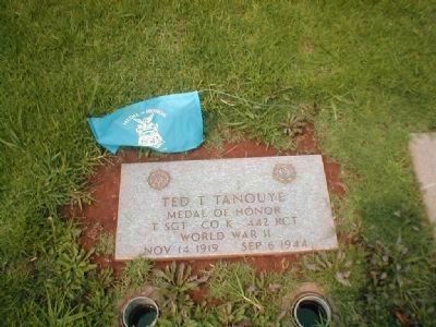 Medal of Honor Recipient Ted T. Tanouye grave site. image. Click for full size.