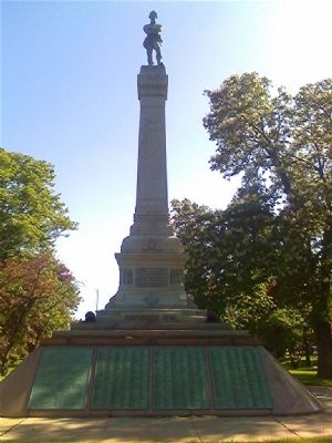 Confederate Mound Monument. Click for full size. Confederate Mound Monument image. Click for full size.