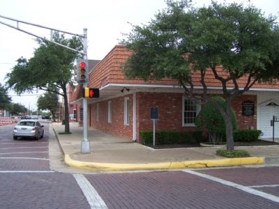R.N. White Marker at 121 North Main Street. Click for full size. R.N. White Marker at 121 North Main Street image. Click for full size.