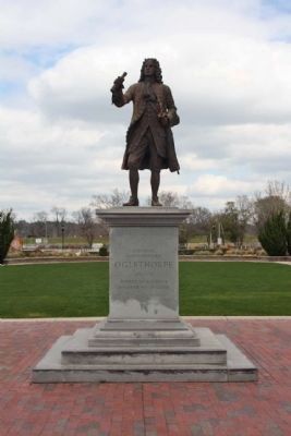 Oglethorpe Monument, focal point of Augusta Commons image. Click for full size.