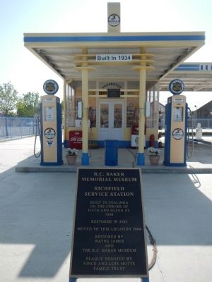 Richfield Service Station Marker image. Click for full size.