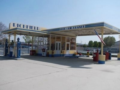 1934 Richfield Service Station. Click for full size. 1934 Richfield Service Station image. Click for full size.