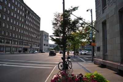 Broad Street Marker as seen facing west on Broad image. Click for full size.