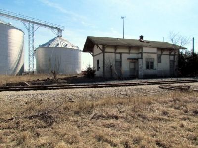 Effner Railroad Depot near State Line Survey Marker image. Click for full size.