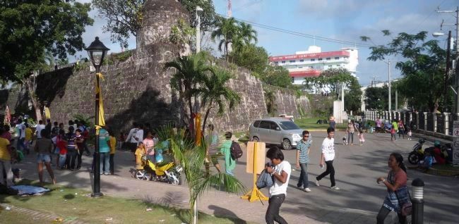 Fort San Pedro with the Antonio Pigafetta Monument in the background. Click for full size. Fort San Pedro with the Antonio Pigafetta Monument in the background image. Click for full size.