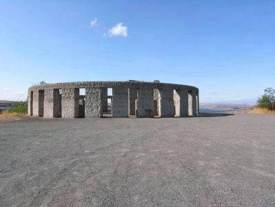Stonehenge Monument image. Click for full size.