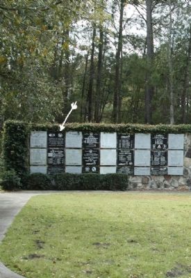 904th Signal Co. Depot AVN Marker, white arrow points to marker location image. Click for full size.