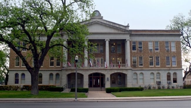 Uvalde County Courthouse image. Click for full size.