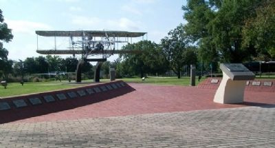Monument to Powered Flight and Marker. Click for full size. Monument to Powered Flight and Marker image. Click for full size.