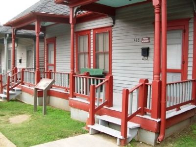 Shotgun House and Marker image. Click for full size.