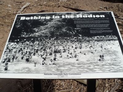 Bathing in the Hudson Marker image. Click for full size.