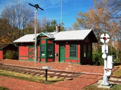 The Pauline Depot and Marker image. Click for full size.