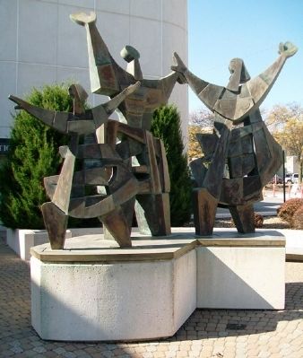 Celebration of the Midwest Family Sculpture image. Click for full size.