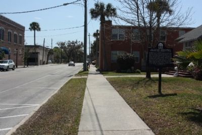 The Village Improvement Association Woman's Club Marker looking south along Palmetto Avenue image. Click for full size.