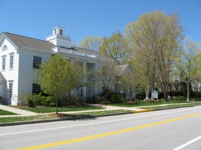 Old Lyme Memorial Town Hall and Marker image. Click for full size.