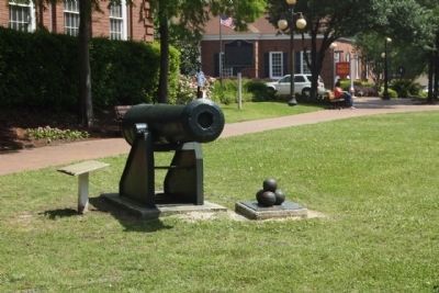 24 Pound Naval Gun Marker seen near Front Street image. Click for full size.