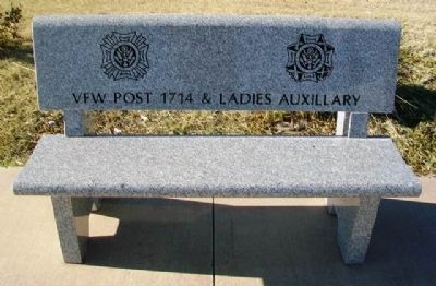 Veterans Memorial Bench image. Click for full size.