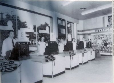 Giant Food Cashiers image. Click for full size.