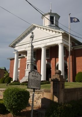 Caroll County Courthouse and Marker image. Click for full size.