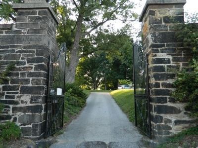 Entrance to Friends Burial Ground image. Click for full size.