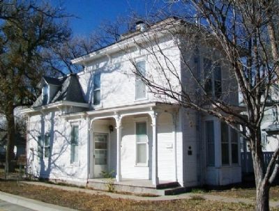 The Little Finnup House and Markers image. Click for full size.