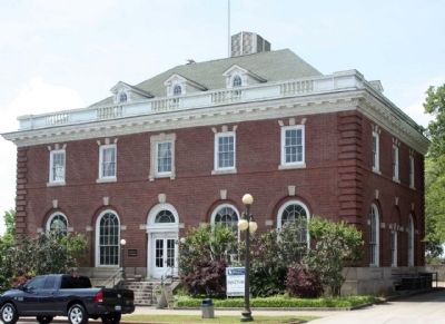 Landing of Lafayette Marker at 1001 Front Street. Click for full size. Landing of Lafayette Marker at 1001 Front Street image. Click for full size.