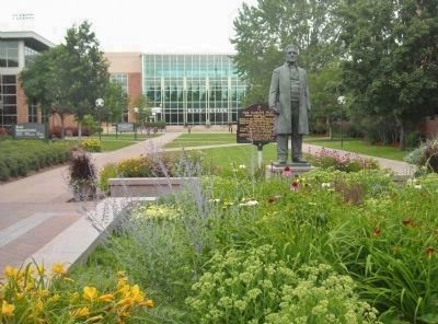 The Hamline Plaza Marker and Sculpture image. Click for full size.