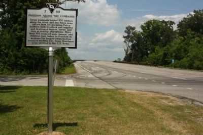 Combahee River Raid / Freedom Along The Combahee Marker looking north image. Click for full size.