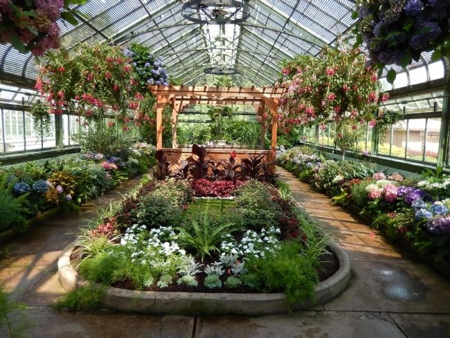 Niagara Park Greenhouse. Click for full size. Niagara Park Greenhouse image. Click for full size.
