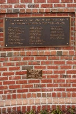 Wayne County Veterans Memorial,center, Vietnam image. Click for full size.
