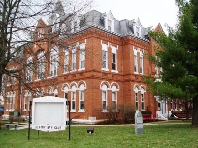 Gentry County Courthouse and Marker image. Click for full size.
