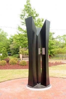 Memorial to Seymour Johnson AFB History Plaque (R),. 4th Fighter Wing Killed in Action Plaque (L) image. Click for full size.