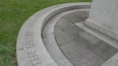 Jos Artigas Memorial - inscriptions on the rim of the basin beneath the statue image. Click for full size.