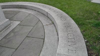 Jos Artigas Memorial - inscriptions on the rim of the basin beneath the statue. image. Click for full size.