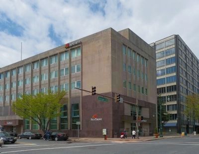 SunTrust Bank. Click for full size. SunTrust Bank image. Click for full size.