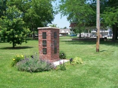 Laclede Monument image. Click for full size.